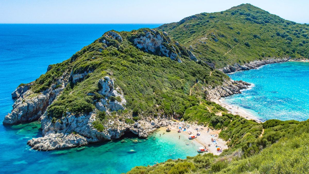 Πόρτο Τιμόνι: Το εξωτικό διαμάντι της Κέρκυρας με τα γαλαζοπράσινα νερά