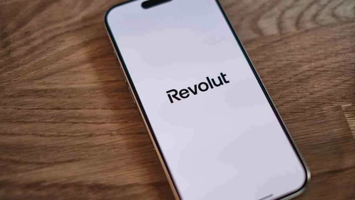 Revolut: Χάκερς απαιτούν 3 εκατ. δολάρια για να μην πουλήσουν προσωπικά δεδομένα πελατών