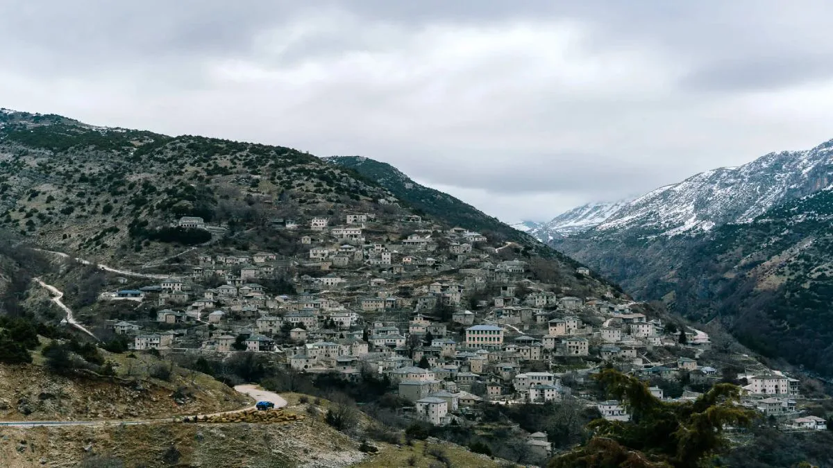 Συρράκο: Εκεί όπου η πέτρα και η παράδοση συναντούν το βουνό