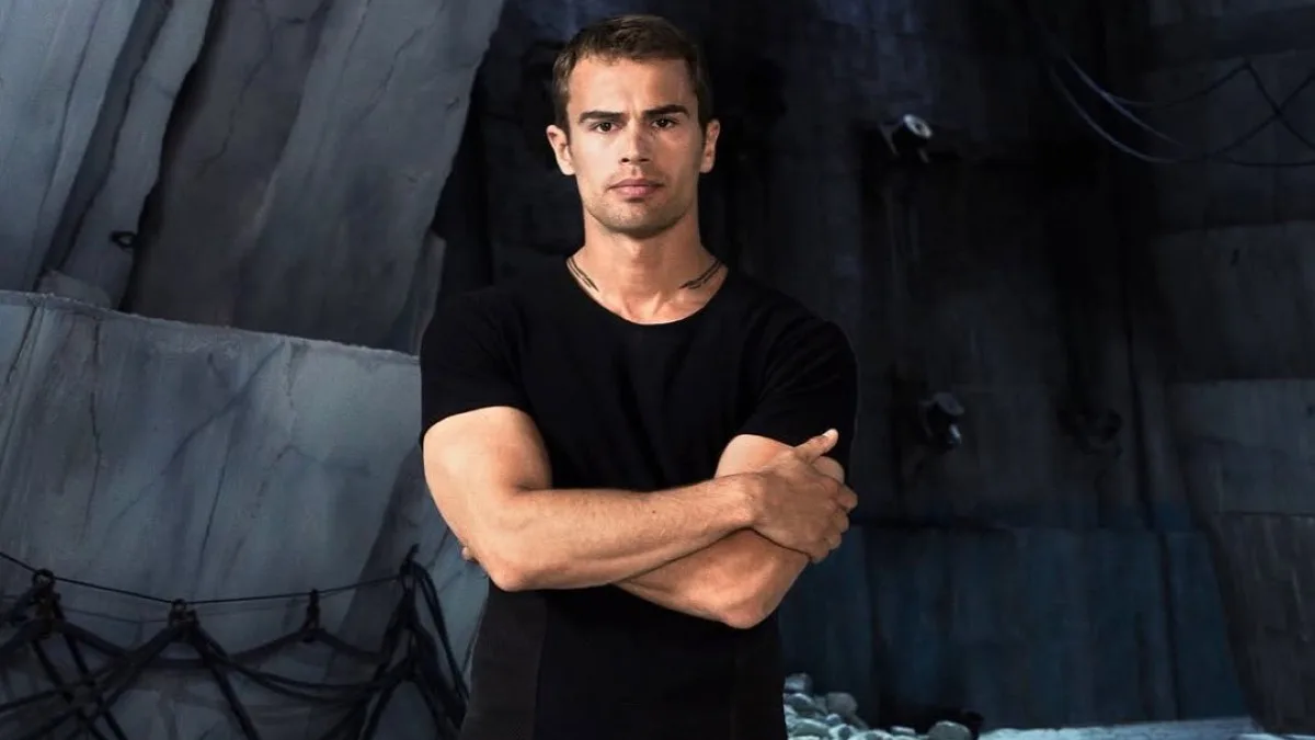 Theo James: Ο κούκλος Έλληνας του Hollywood που απέρριψε τον ρόλο για τον James Bond