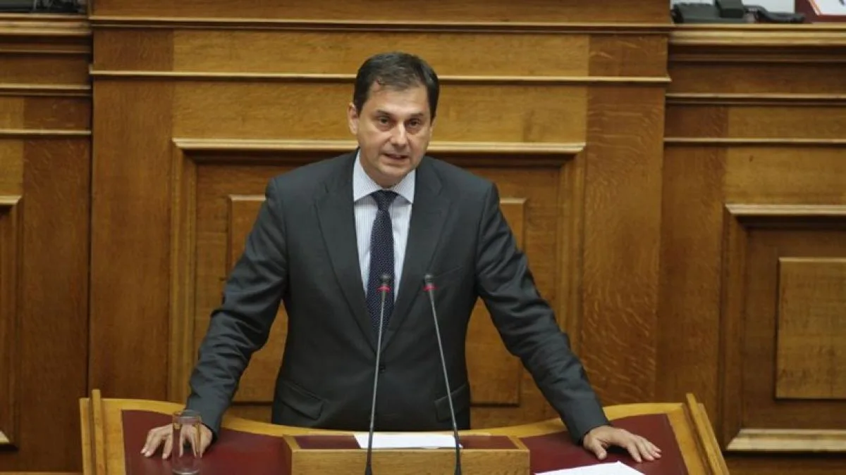 ΠΑΣΟΚ δικάζει τον Θεοχάρη: «Κακομοίρηδες» οι πολίτες που δεν ψηφίζουν Νέα Δημοκρατία;