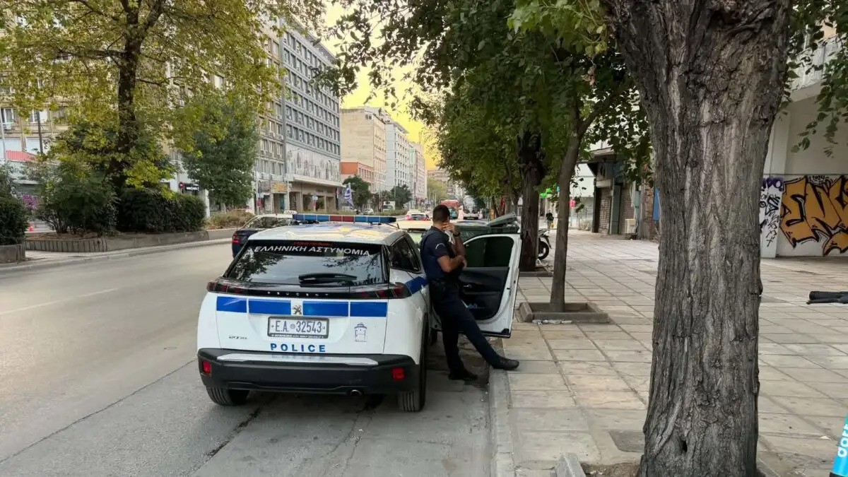 Σοκ στη Θεσσαλονίκη: Συναγερμός μετά την πτώση της 13χρονης από τον 5ο – Αναζητούνται δύο άτομα