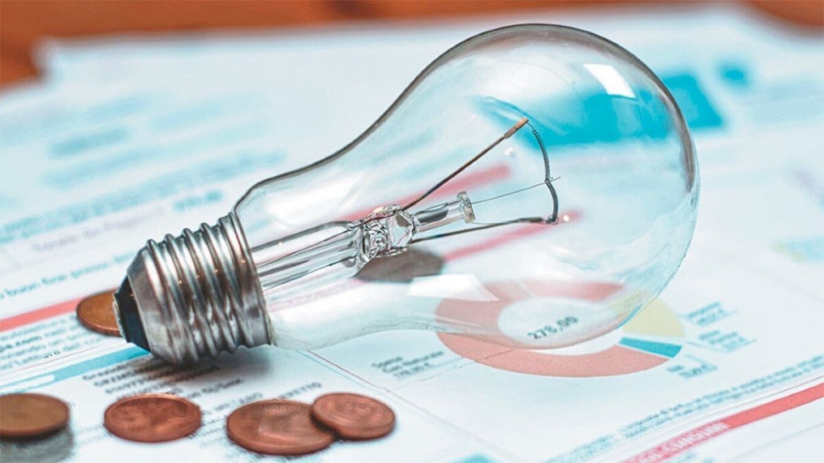 ΔΕΗ: Πέφτει η τιμή στο σταθερό ρεύμα – Πόσο θα κοστίζει η κιλοβατώρα
