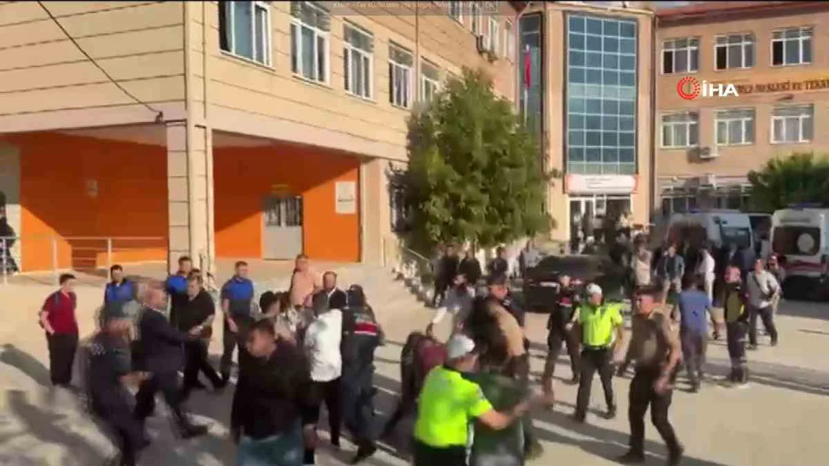 Τουρκία: Ένοπλη επίθεση έξω από σχολείο – Τουλάχιστον τέσσερις τραυματισμένοι μαθητές (Βίντεο)