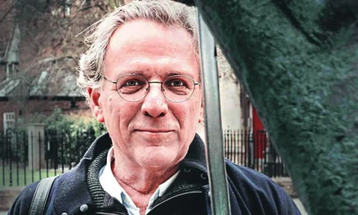 Βαρύ πένθος στην ακαδημαϊκή και δημοσιογραφική κοινότητα: Έφυγε από τη ζωή ο ομότιμος καθηγητής του ΕΚΠΑ Μανώλης Χαιρετάκης