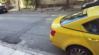 «Σαν να έπαιζα σε ταινία με τρελό κανίβαλο»: Ανατριχιαστικές λεπτομέρειες από την άγρια επίθεση 35χρονου σε 54χρονη οδηγό ταξί στη Νέα Ιωνία – Της έκοψε το αυτί με τα δόντια του!