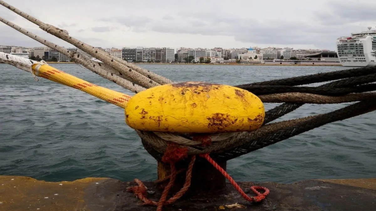 Απαγορευτικό απόπλου και ακυρώσεις δρομολογίων λόγω της κακοκαιρίας σε Πειραιά, Ραφήνα και Λαύριο