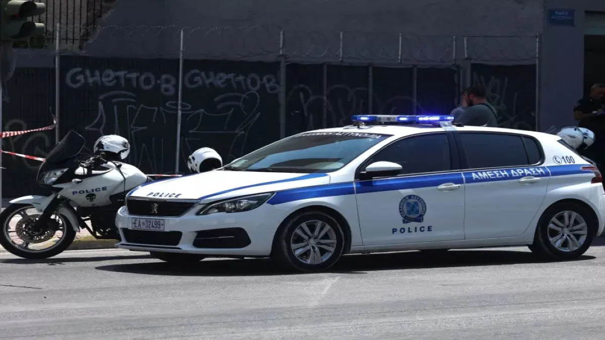 Σοκ στη Θεσσαλονίκη: Άνοιξε την πόρτα του βαν και άρχισε να γρονθοκοπεί τον οδηγό