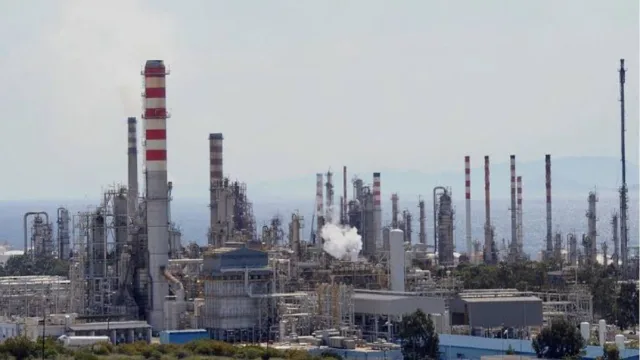 Motor Oil: Ισχυρή έκρηξη στους Αγίους Θεοδώρους – Δύο εργαζόμενοι σε κρίσιμη κατάσταση, πολλοί τραυματίες