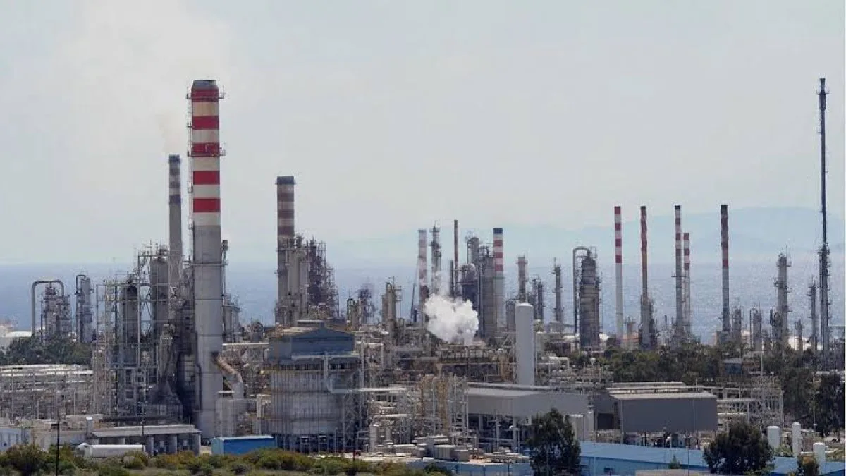 Motor Oil: Ισχυρή έκρηξη στους Αγίους Θεοδώρους – Δύο εργαζόμενοι σε κρίσιμη κατάσταση, πολλοί τραυματίες