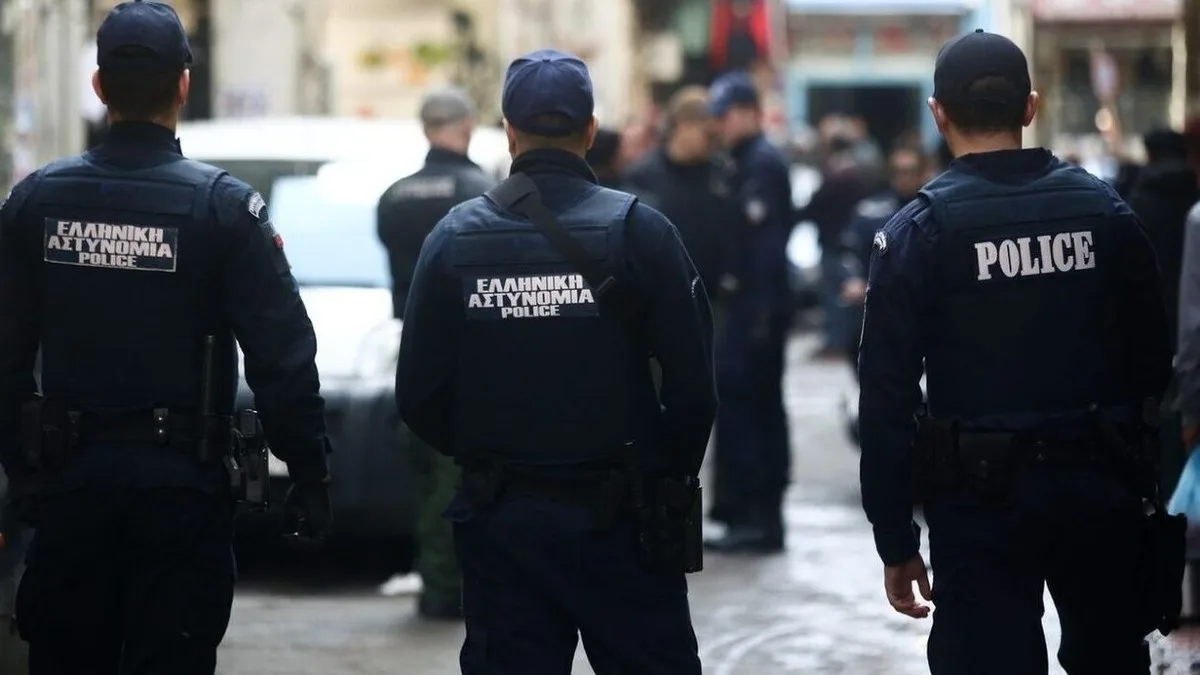 Αυξήσεις στους ένστολους: Ποιοι θα δουν έως 6.000 ευρώ αναδρομικά