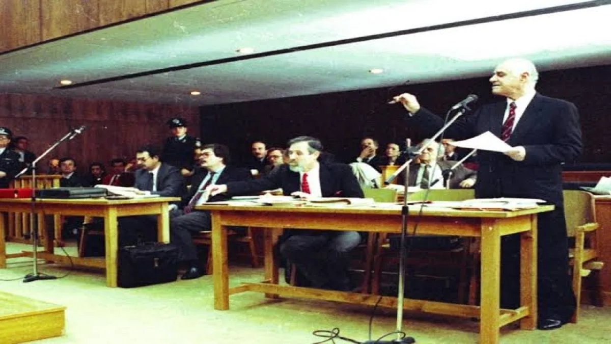 Σκάνδαλο Κοσκωτά: Σαν σήμερα το 1990 η προφυλάκιση του Μένιου Κουτσόγιωργα
