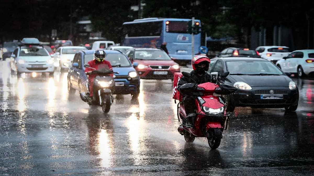 Κόκκινος συναγερμός στην Αττική: «Red Code» σε 8 περιοχές, ποτάμια οι δρόμοι – Με 100 χλμ/ώρα οι άνεμοι την Τετάρτη