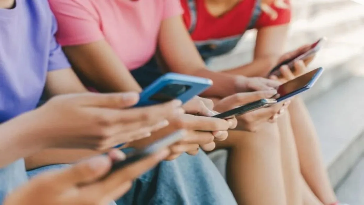 Facebook, TikTok και Snapchat στο στόχαστρο: Τι προβλέπει το σχέδιο για παιδιά κάτω των 15 ετών