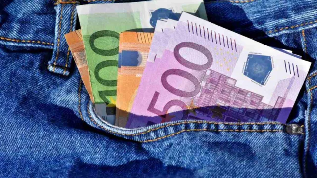 ΔΥΠΑ: «Τρέχουν» οι αιτήσεις για το εποχικό βοήθημα – Ποιοι παίρνουν έως 1.438 ευρώ