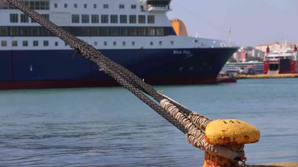 Κανονικά σταδιακά τα πλοία από Πειραιά και Ραφήνα – Εξασθενούν από το απόγευμα οι ισχυροί άνεμοι