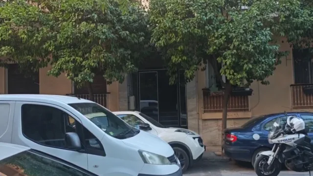 Συναγερμός στην Καλλιθέα: Εκκενώθηκαν δύο πολυκατοικίες μετά τον εντοπισμό φιαλιδίων με επικίνδυνη ουσία