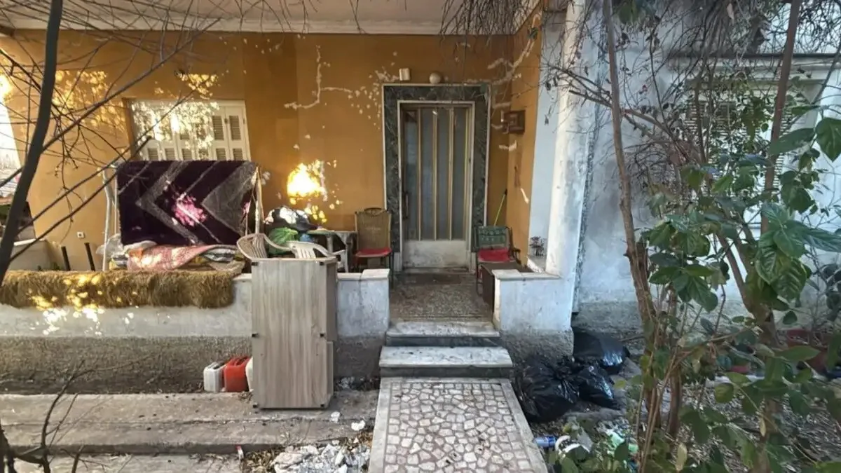 Θρίλερ στο Μενίδι: Τα σημάδια στον λαιμό της 89χρονης και οι υποψίες για εγκληματική ενέργεια