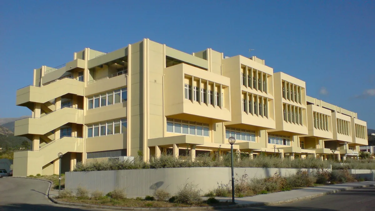 Πάτρα: Αποκλειστηκε ο Πρύτανης Χρήστος Μπούρας στο Πανεπιστήμιο – Μαζική κινητοποίηση φοιτητών