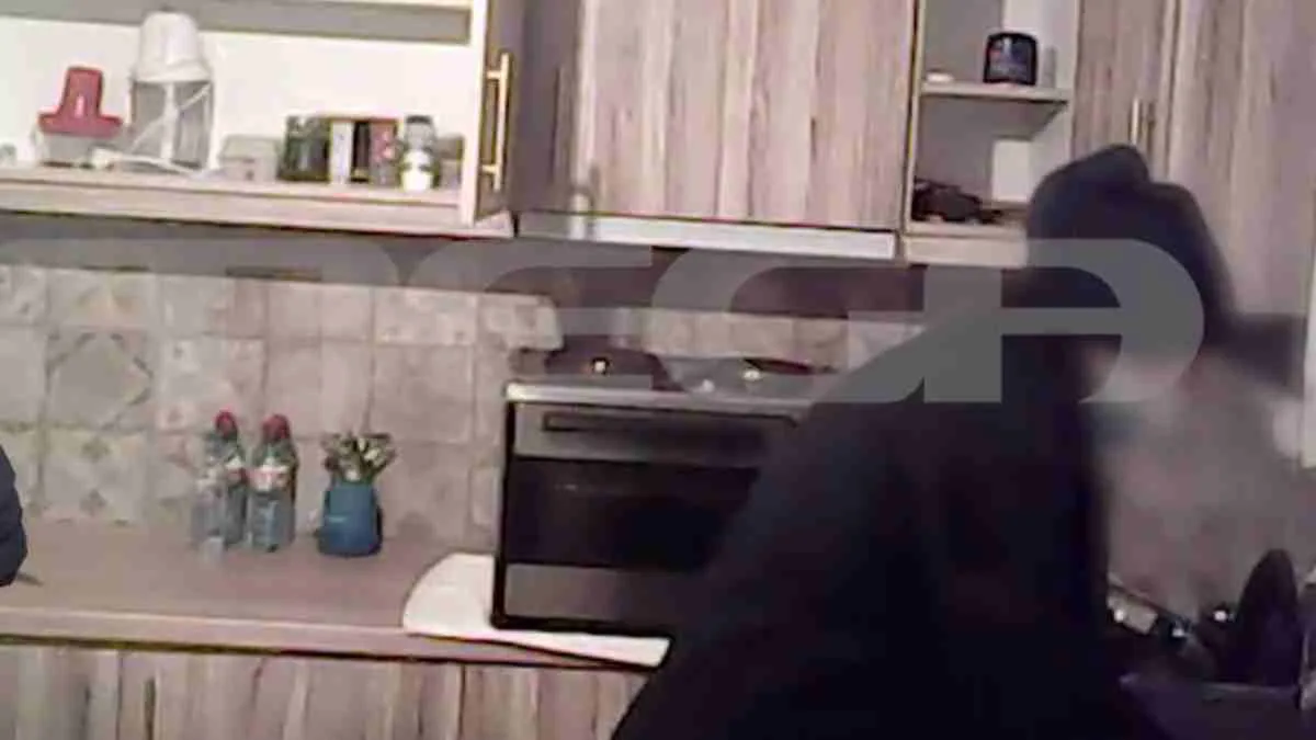 Περιστέρι: Η στιγμή που η 41χρονη ρίχνει ατροπίνη στα τρόφιμα του πρώην της (Βίντεο)