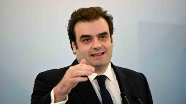 Πιερρακάκης: «Η δημοφιλία δεν προσφέρει ασυλία» – Μηνύσεις σε 18 influencers για παράνομο τζόγο
