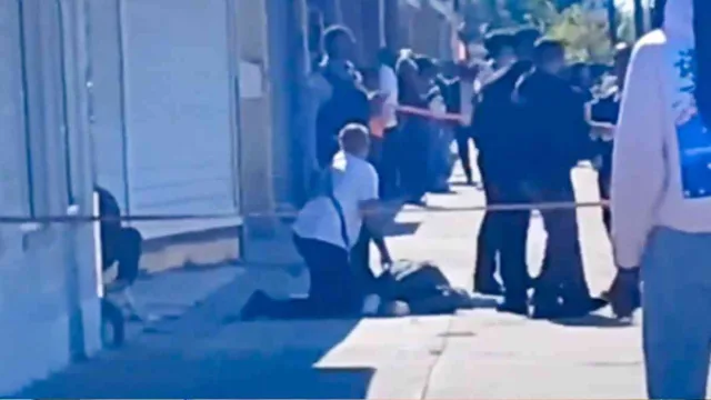 Φρίκη στο Σικάγο: Γυναίκα μαχαίρωσε πισώπλατα 7χρονη στον δρόμο – Νεκρό το παιδί (Βίντεο)