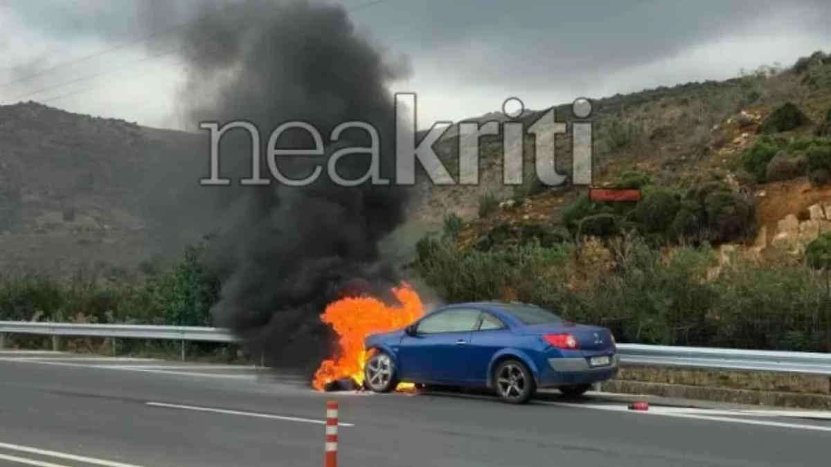 Πανικός στον ΒΟΑΚ: Αυτοκίνητο πήρε φωτιά εν κινήσει με μια οικογένεια μέσα (Εικόνες & Βίντεο)